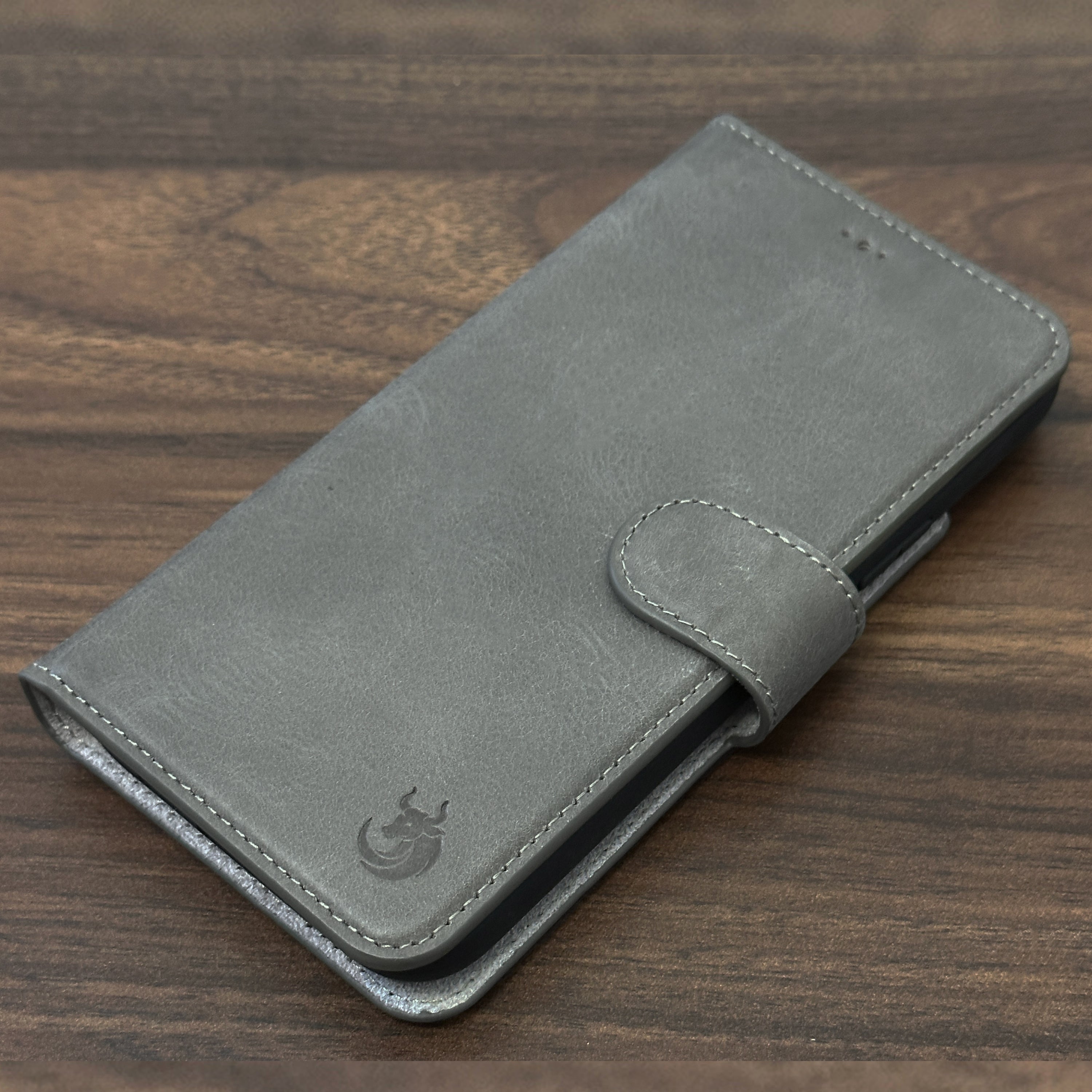 Vegas Premium Leather iPhone 15 Wallet Case with MagSafe | Detachable RFID Blocking Luxury Wallet