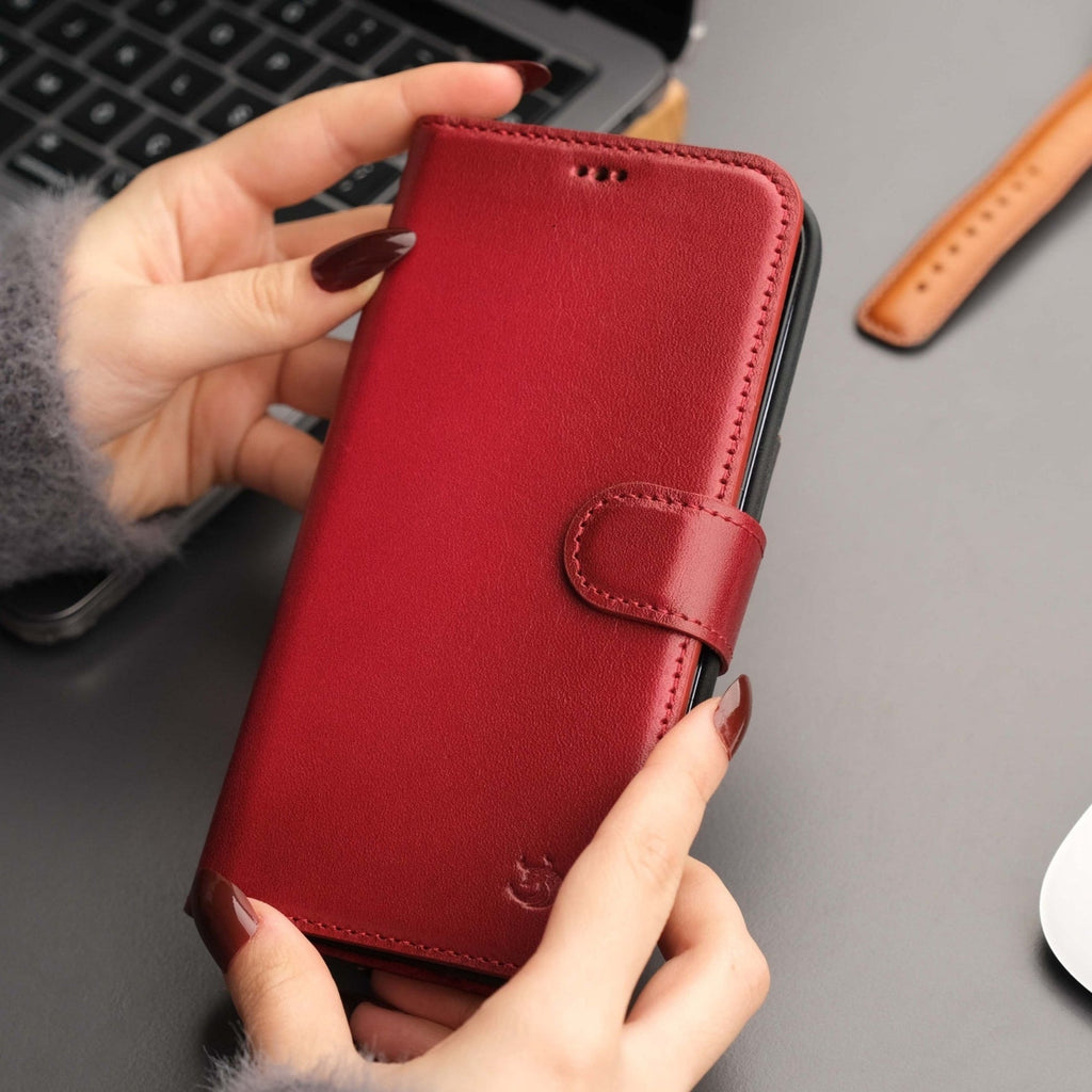 Casper Leather iPhone 15 Plus Wallet Case | Detachable MagSafe Compatible RFID Protection