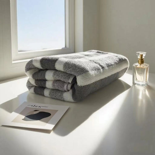 1-Pack Thick Striped Bath Towel – Quick-Dry, Highly Absorbent, Non-Shedding Polyester for Beach & Home