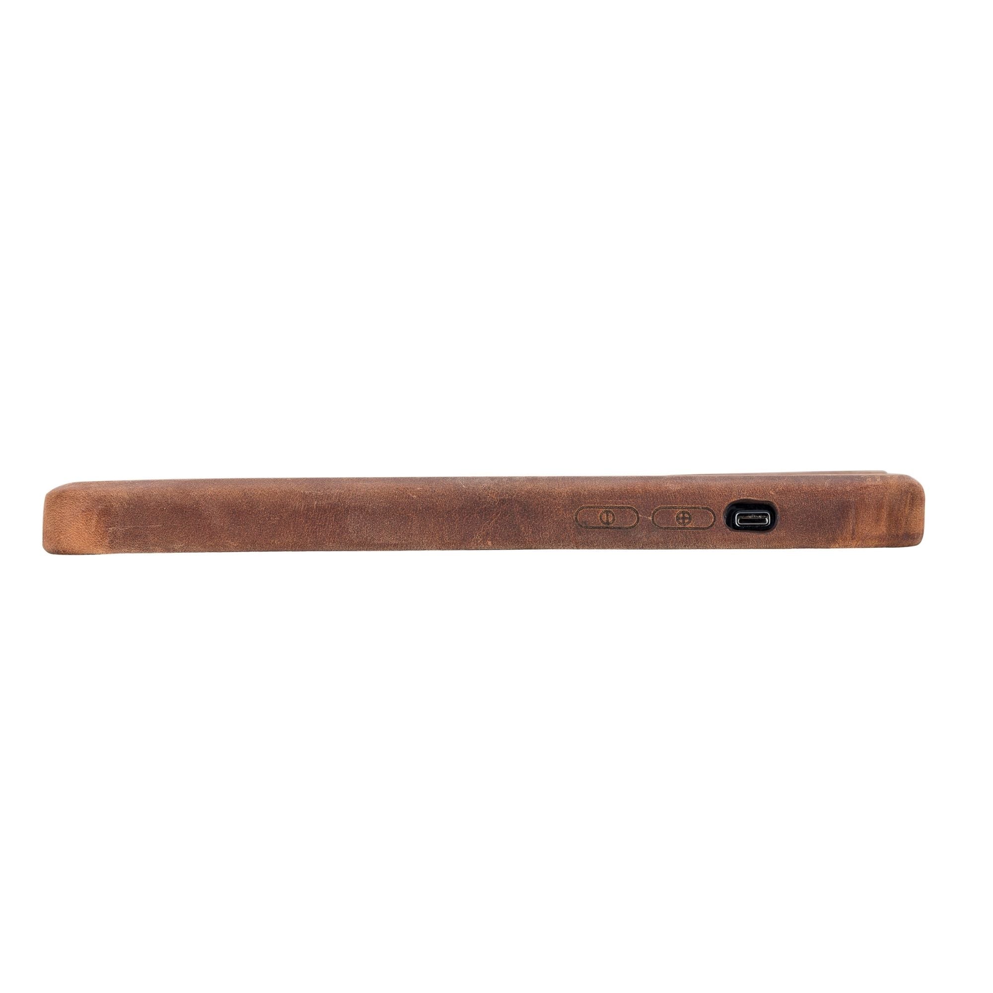 Pinedale Leather Snap-on Case for iPhone 15 with MagSafe